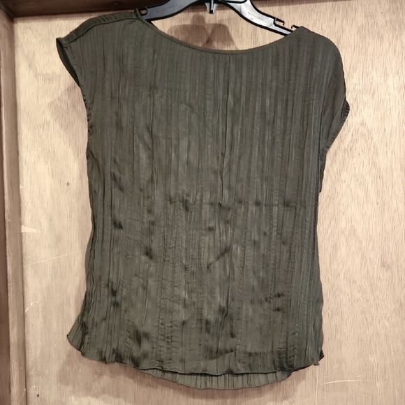 MELLODAY Tops - MELLODAY Green Ribbed Cap Sleeve Blouse